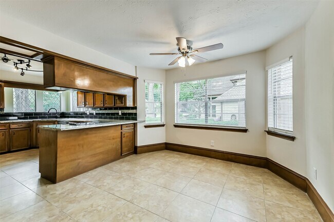 Building Photo - 12910 Ivyforest Dr