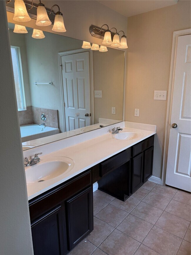 Building Photo - 30606 Woodson Trace Dr