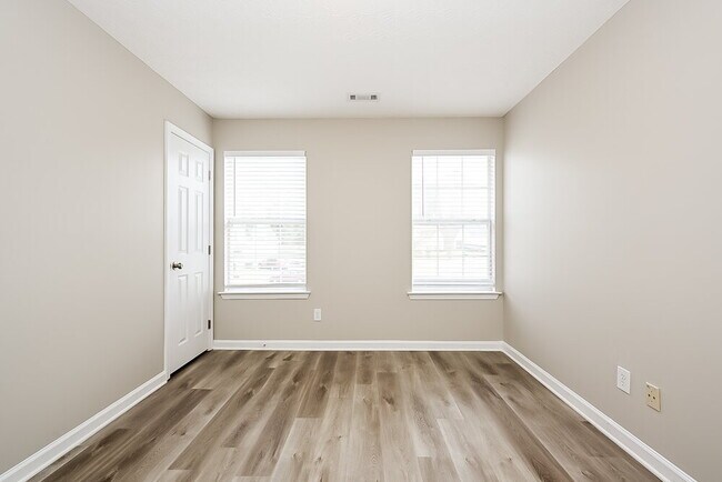 Building Photo - 896 Madison Ct