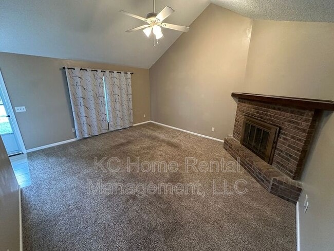 Building Photo - 308 NE Independence Ave