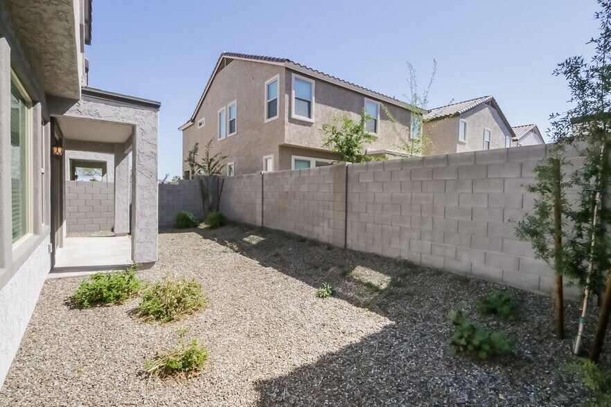 Building Photo - 1949 N Arroya Rd