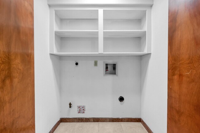 Building Photo - 284 Colonial Ct