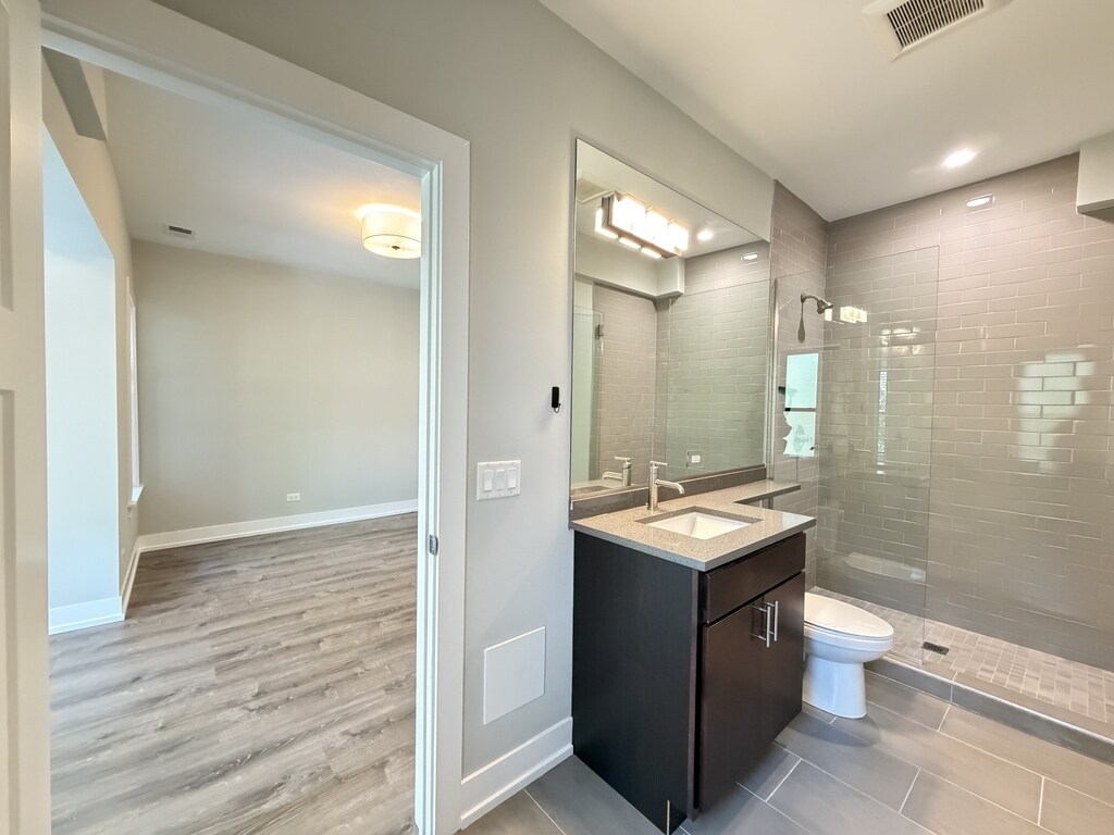 Building Photo - 913 Maple