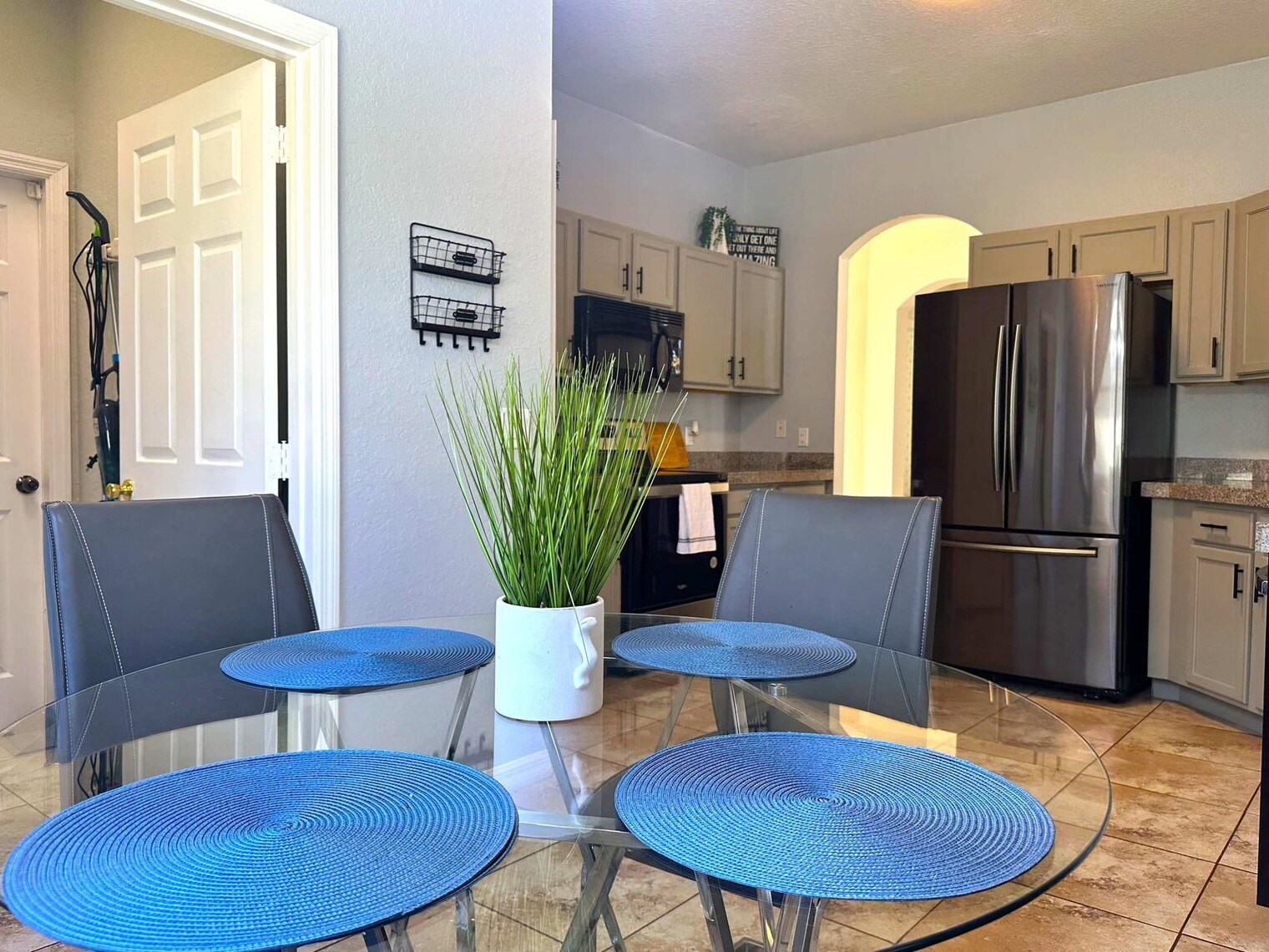 Building Photo - 930 Oxford Dr