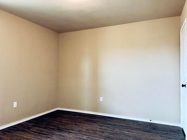 Building Photo - 2419 N Ave N