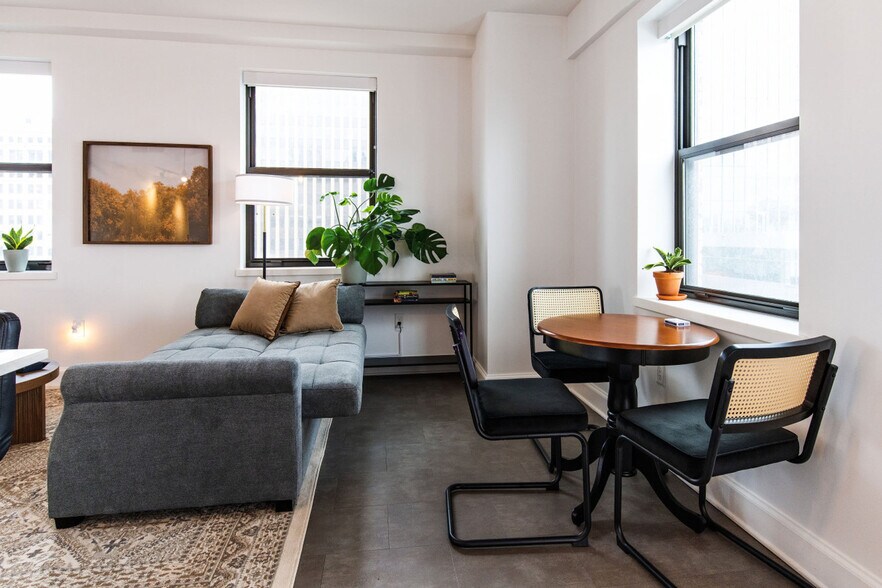 Building Photo - 758 North Broadway-SI ID1379067P