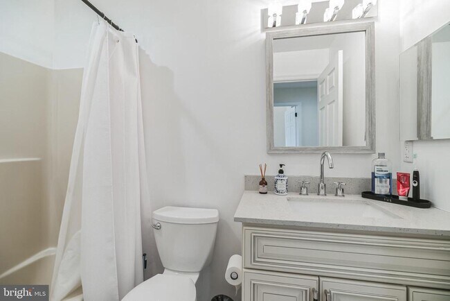 Building Photo - 1855 Creekview Ln