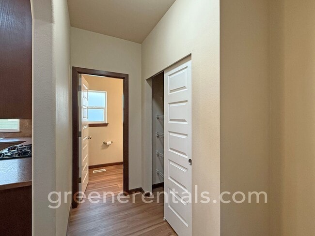 Building Photo - 4BR 2.5BA Home on Tumwater Hill