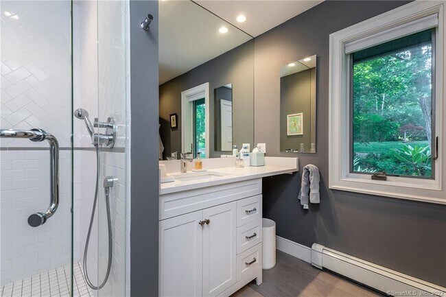 Building Photo - 8 Cedar Point Dr