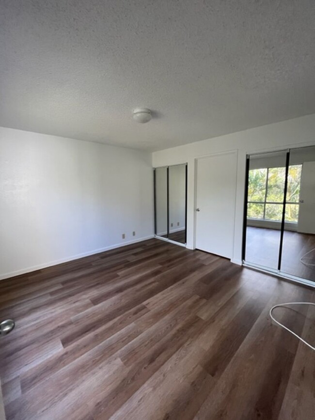 Building Photo - Newly Renovated 3 bedroom/2 bath with 2 pa...