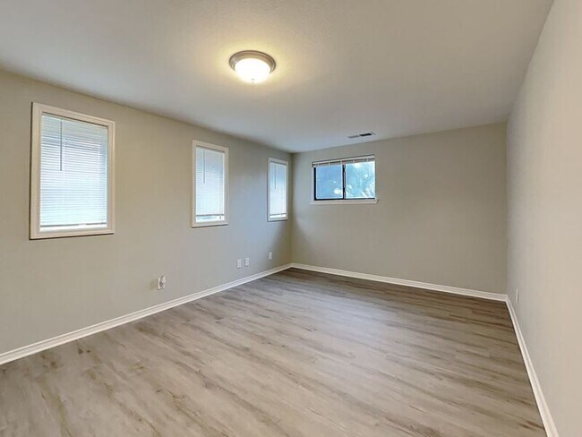 Building Photo - 13415 Spring Grove Ave