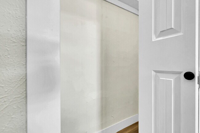 Building Photo - $2,295 - 2 Bed, 1 Bath Newly Renovated Hom...