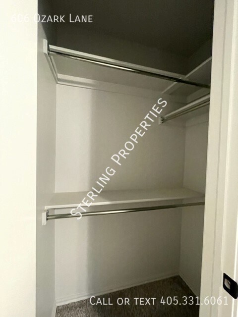 Building Photo - 606 Ozark Ln