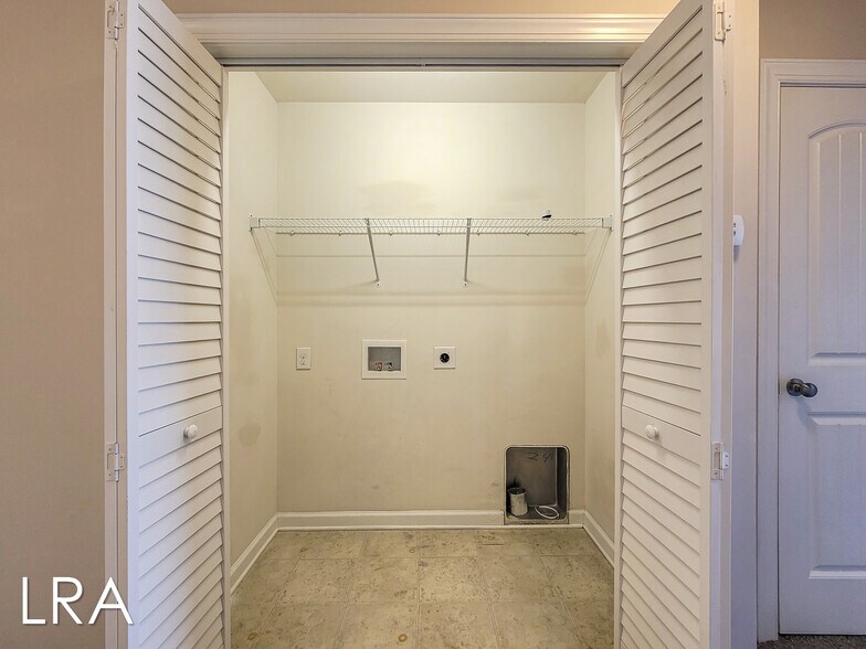 Building Photo - 127 Beacon Woods Drive