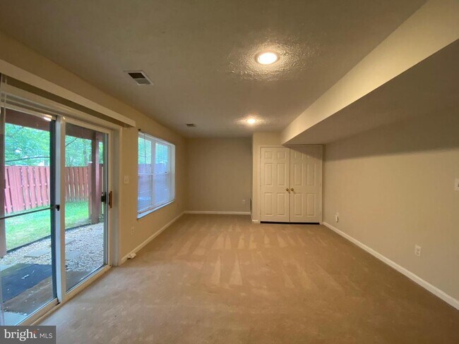 Building Photo - 6555 Kelsey Point Cir
