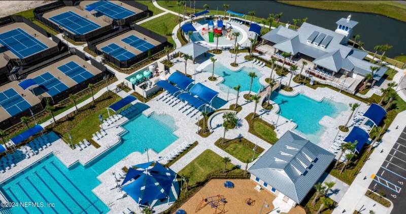 Building Photo - 242 Silverleaf Village Dr