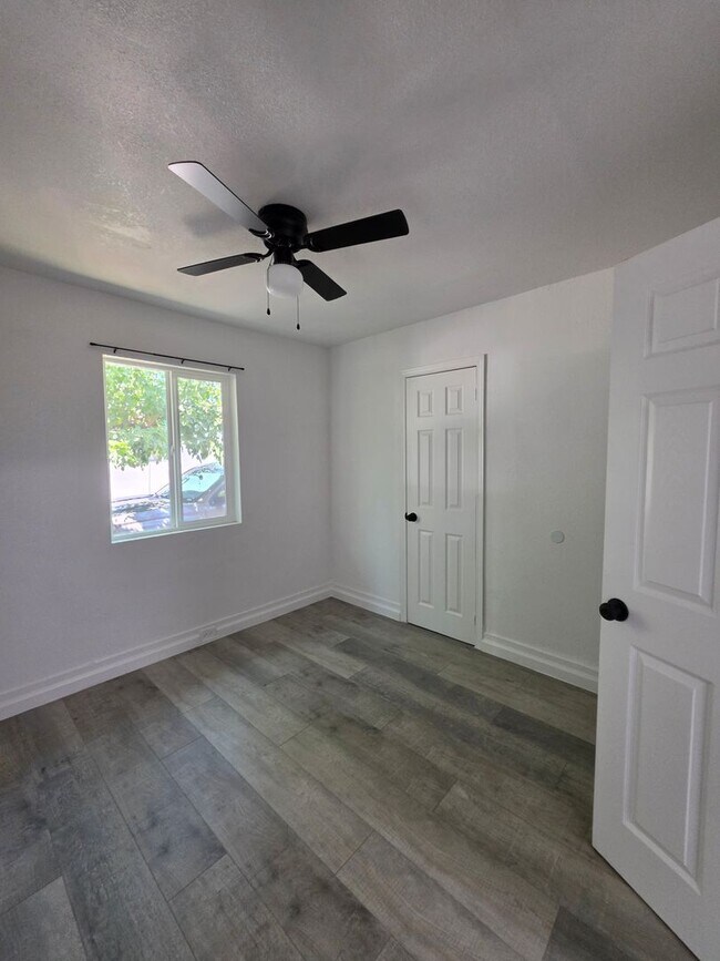 Building Photo - 3 Bedroom 1 Bath Home