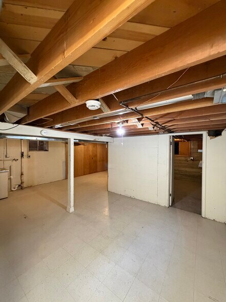 Building Photo - 1025 Estes St