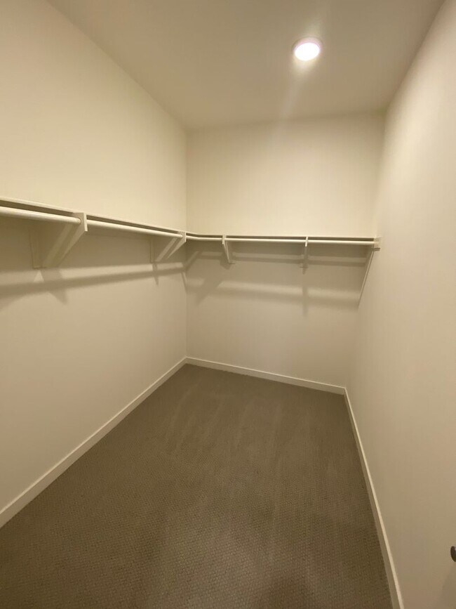 Building Photo - Beautiful 3 bed, 3 bath home in new community!