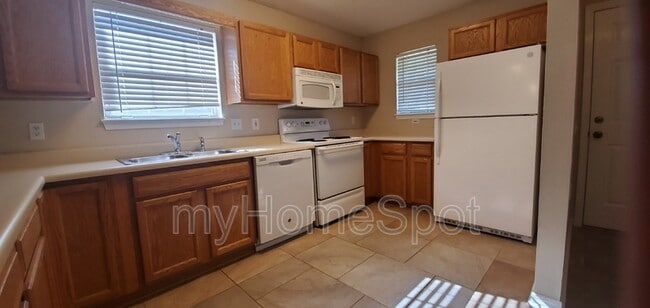 Building Photo - 2520 Trailwood Dr