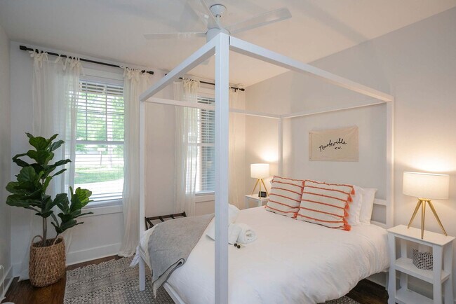 Building Photo - 559 Veritas St