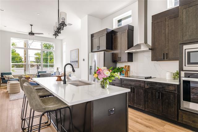 Primary Photo - 13325 Bee St