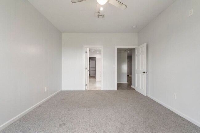 Building Photo - Modern Comfort on 1 Acre in Coweta – Available Now!