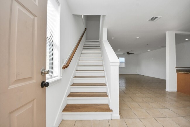 Building Photo - 4335 Oak Ridge Dr