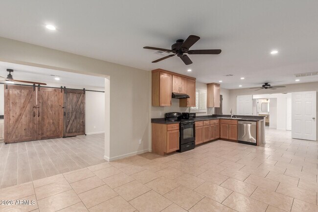 Building Photo - 1628 E Del Rio Dr