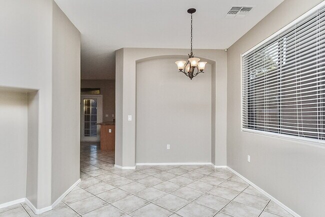 Building Photo - 472 East Placita Amuleto
