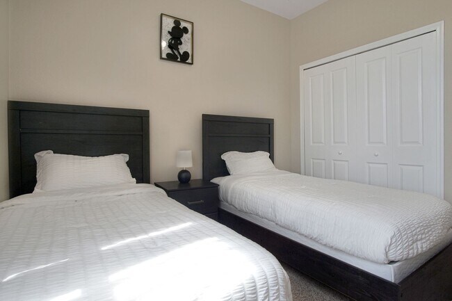 Building Photo - Modern 3-Bedroom, 2-Bath Townhouse near Ch...