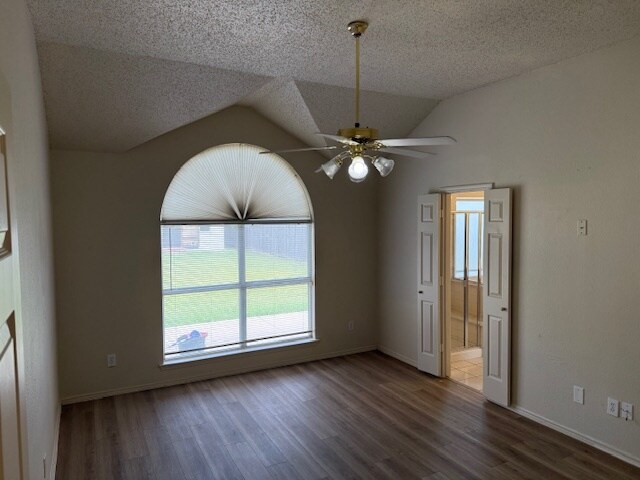 Building Photo - 2110 Bay View Dr