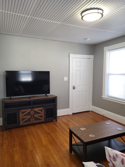 Building Photo - 9 Reeves St