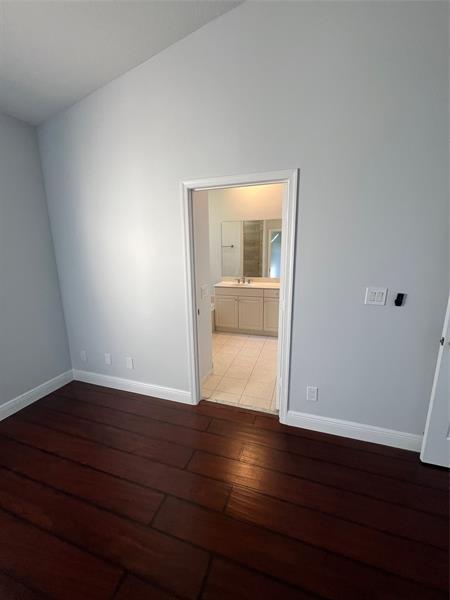 Building Photo - 3318 Lakeside Dr