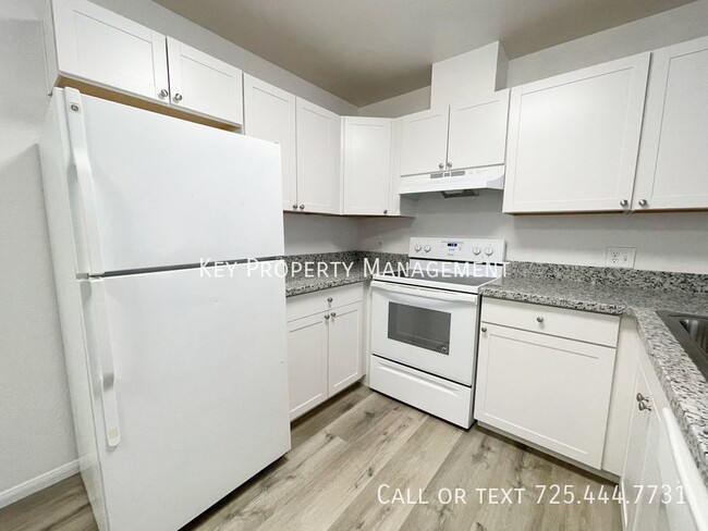 Building Photo - NEWLY UPGRADED 2BD 1BA CONDO * UPSTAIRS UN...