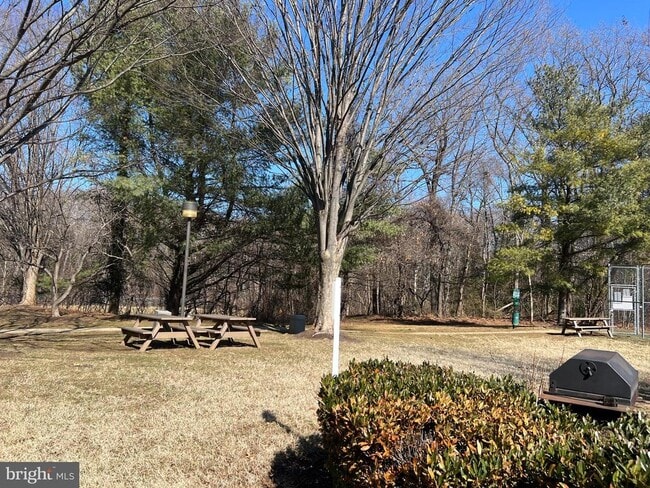 Building Photo - 625 Admiral Dr