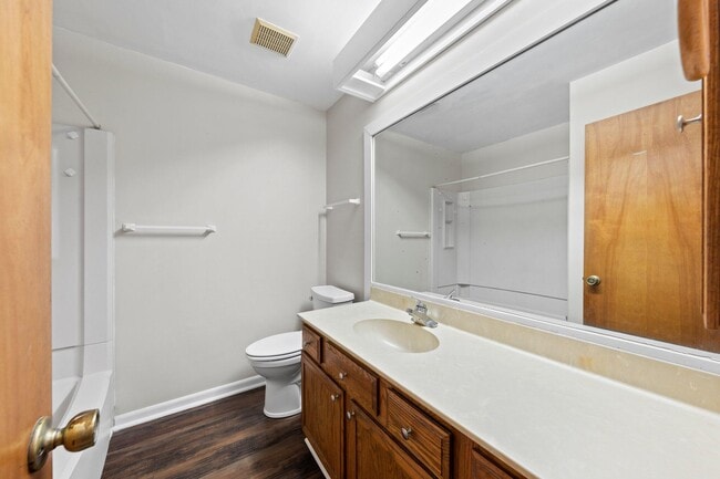 Building Photo - 208 Bartonwood Ct