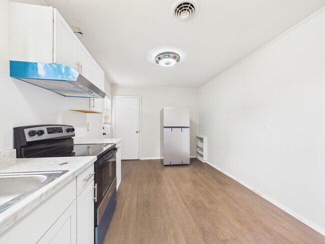 Building Photo - 2400 Beck Dr