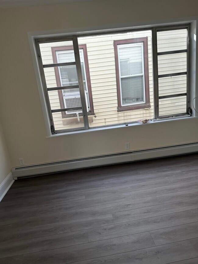 Building Photo - 547 Avenue A