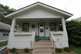 Building Photo - Beautiful 2-bedroom Charmer in Aksarben