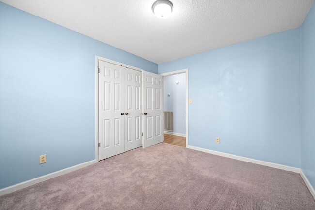Building Photo - Pet Friendly Three Bedroom!