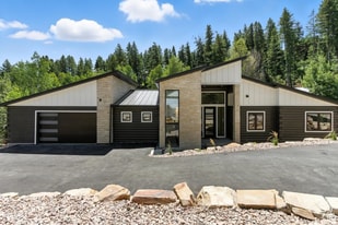 Building Photo - 415 Woodland Dr