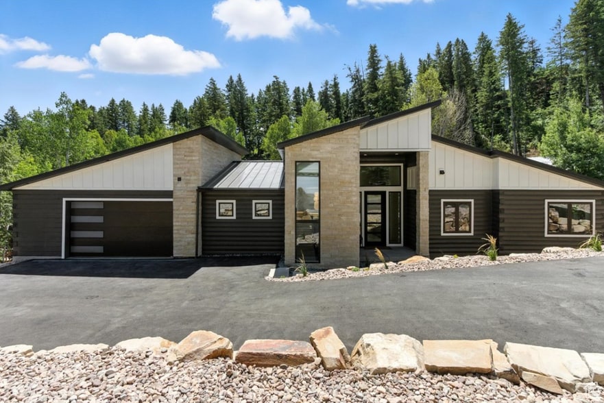 Primary Photo - 415 Woodland Dr