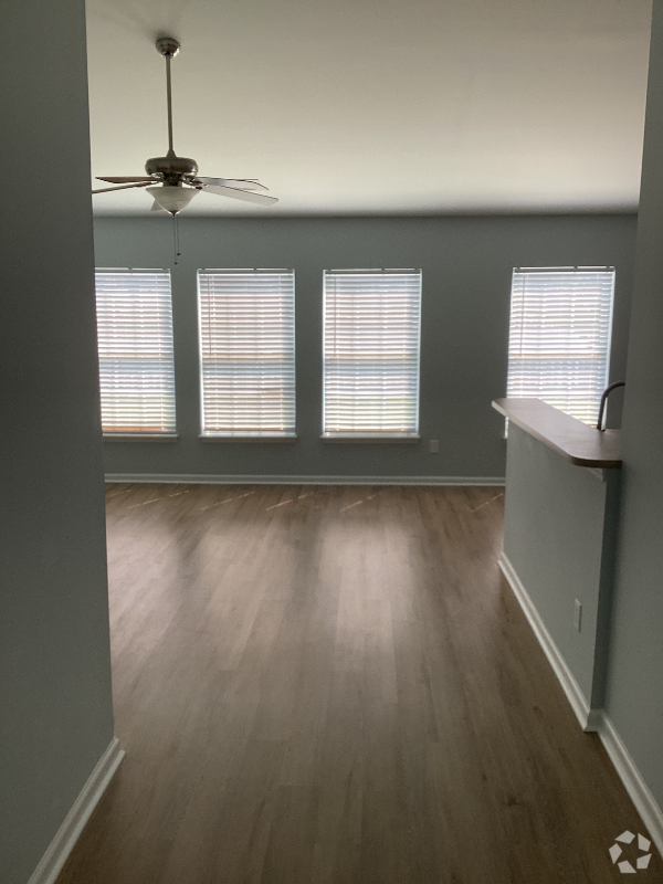 Building Photo - 93 Avonshire Dr