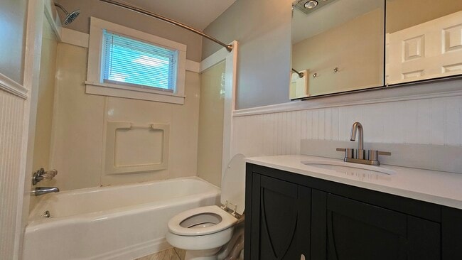 Building Photo - 231 Shamrock Rd