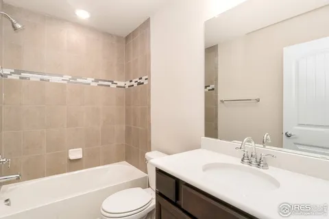Building Photo - 2433 Ridge Top Dr