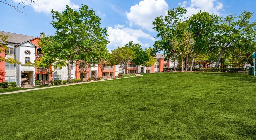 Building Photo - 14332 Montfort Dr