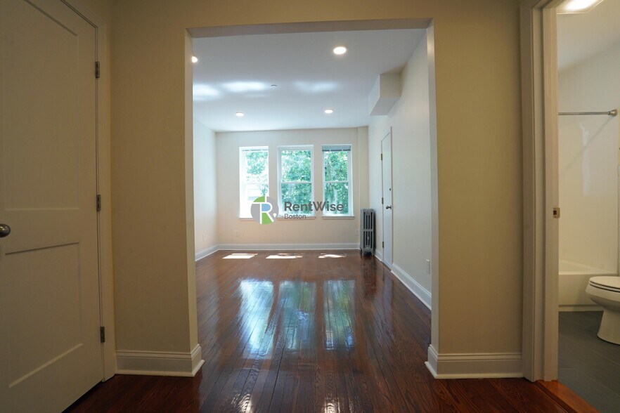 Primary Photo - 123 Sutherland Rd