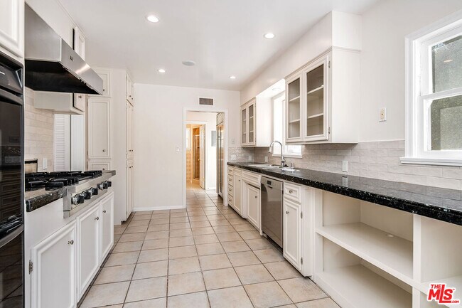 Building Photo - 4649 Sancola Ave