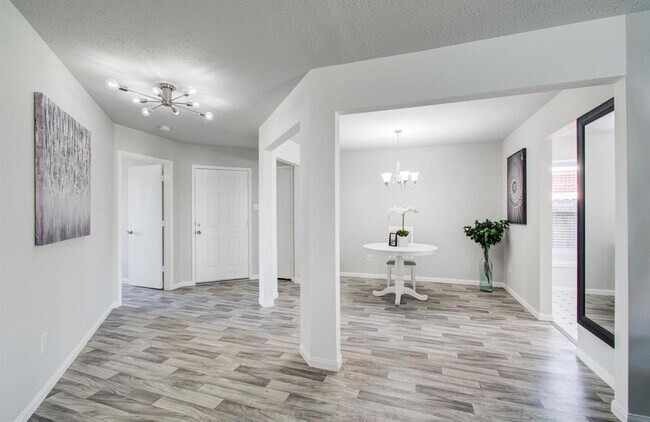 Building Photo - 12803 Rockford Dr